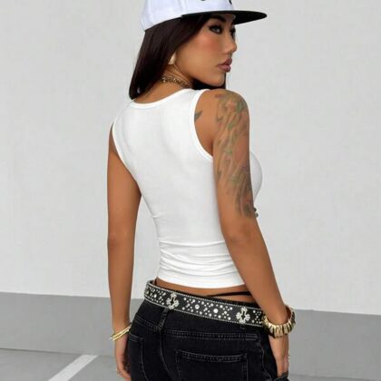 Silver Letter Street Crop Tank – เสื้อครอปพิมพ์ตัวอักษรเงินสตรีทสีดำ