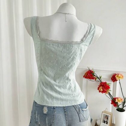 French Lace Embroidered Square Neck Cami – เสื้อสายเดี่ยวปักลูกไม้สไตล์ฝรั่งเศสคอสี่เหลี่ยม