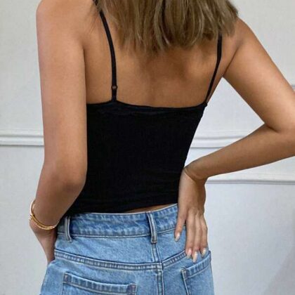 DAZY Solid Lace Trim Slim Spaghetti Cami – เสื้อสายเดี่ยวสีพื้นตัดลูกไม้ทรงสลิม DAZY