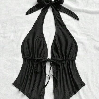 Soleia Red Metallic Ruffle Open Back V-Neck Beach Crop – เสื้อครอปเปิดหลังโลหะแดงระบายชายหาด Soleia