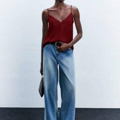 Maija Adjustable Lace V-Neck Western Romantic Loose Cami – เสื้อสายเดี่ยวปรับสายลูกไม้คอวีโรแมนติก Maija