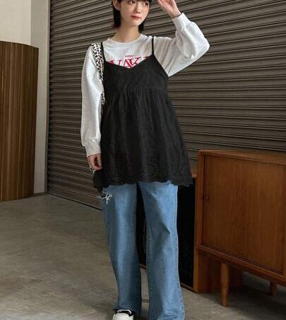 FRIFUL Solid Embroidered Lace Open Slot Camisole – เสื้อกล้ามสีเรียบปักลูกไม้เปิดช่อง FRIFUL