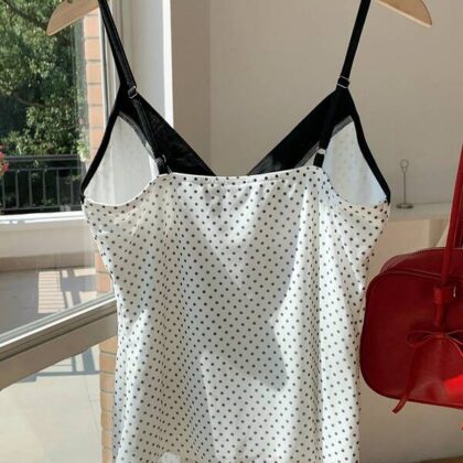 Comfortcana Polka Dot Tie Strap Print Cami – เสื้อสายเดี่ยวลายจุดแต่งสายผูก Comfortcana